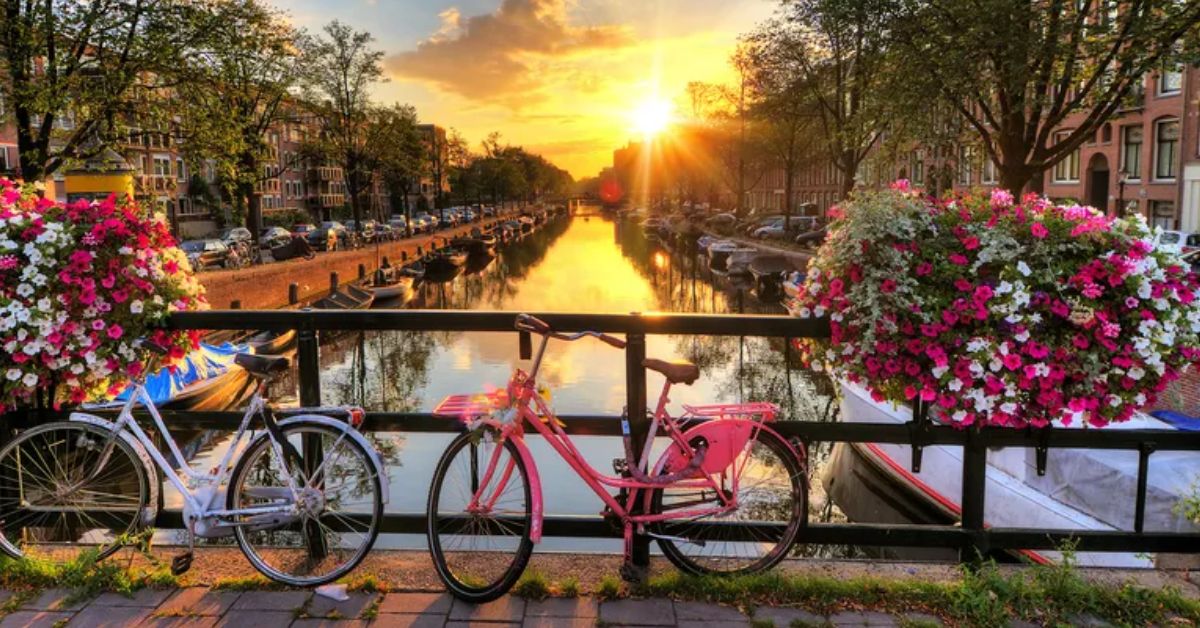 amsterdam close