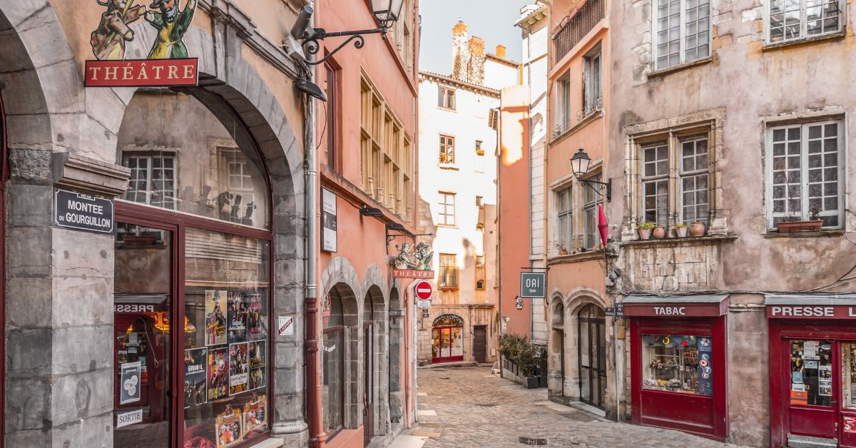 lyon close