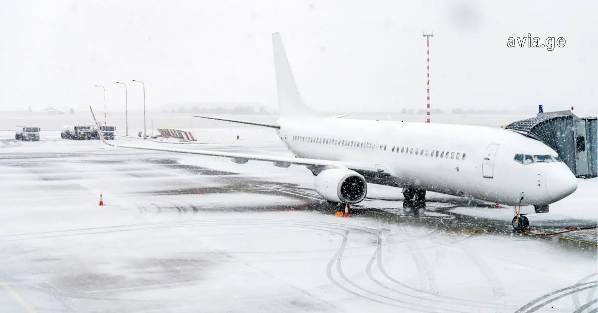 airplane in snow-avia