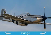 5 საკულტო თვითმფრინავი, რომელმაც მეორე მსოფლიო ომის ისტორია შეცვალა A polished P-51 Mustang in flight.