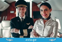 საიდუმლო ოთახები ცაში: სად სძინავთ ბორტგამცილებლებს გრძელი ფრენების დროს? Professional pilot and female flight attendant smiling in a private jet cabin