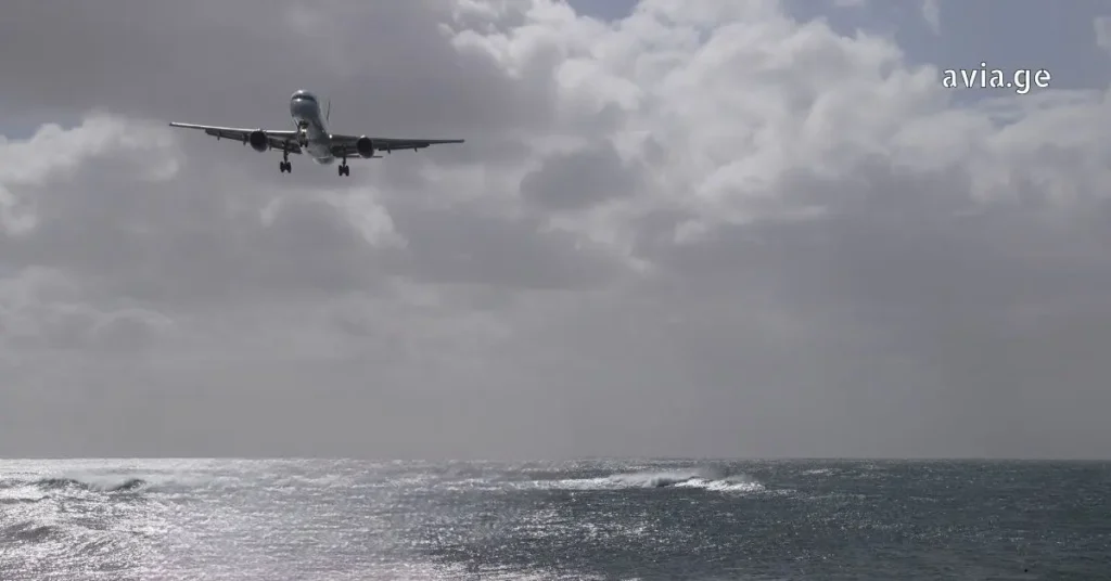 თვითმფრინავი ზღვის თავზე