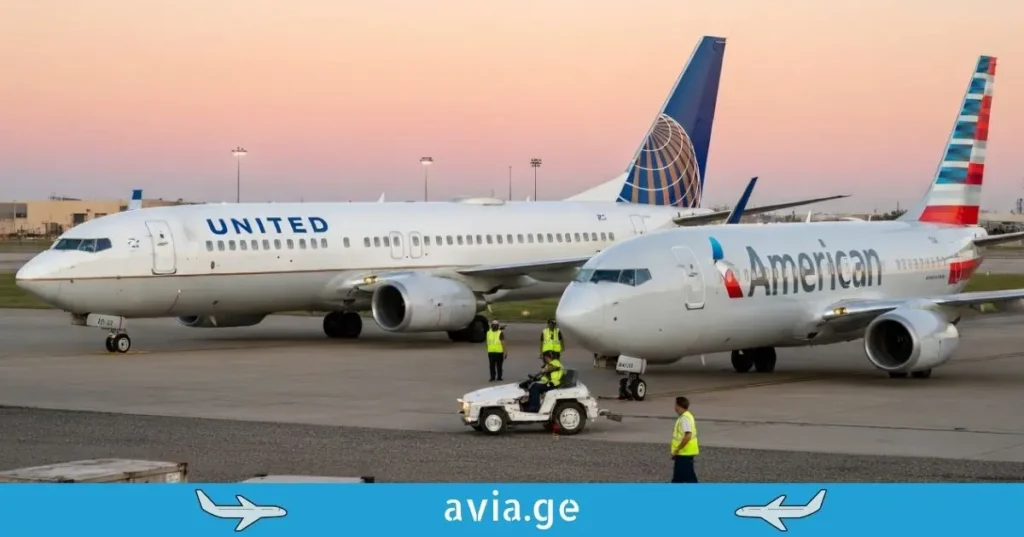 United-ის და American Airlines-ის თვითმფრინავები აეროპორტის ბილიკზე