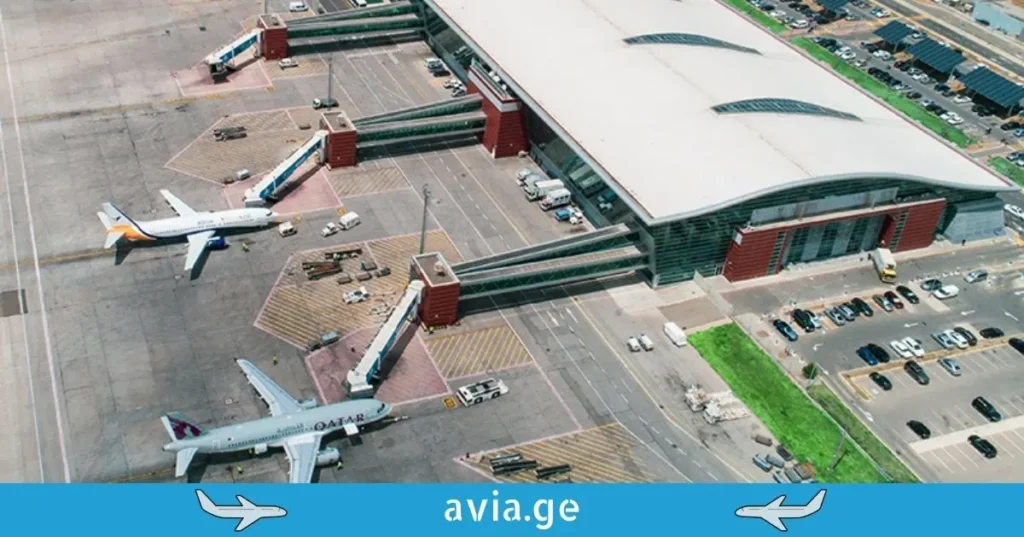 აეროპორტის ტერმინალი ზემოდან.