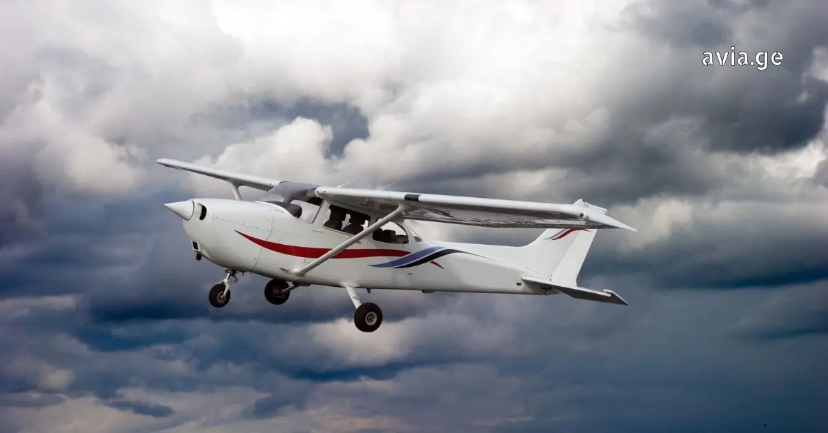 Cessna 182 ღრუბლიან ცაში