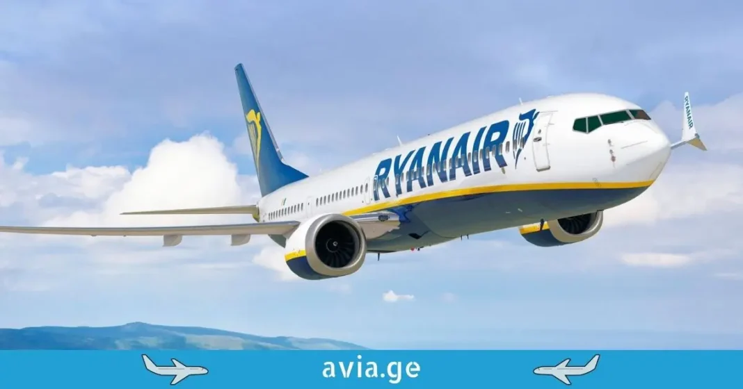 ryanair-is tvitmfrinavi cashi რიანაირის თვითმფრინავი დაფრინავს ცაში ღრუბლების ფონზე