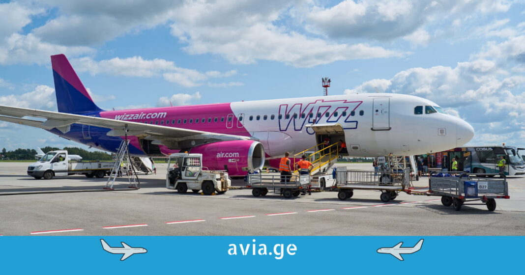 wizz air aircraft on airport ground Wizz Air-ის თვითმფრინავი აეროპორტში