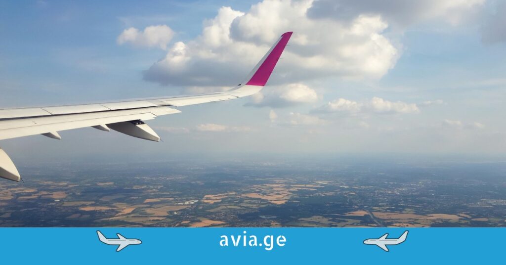 Wizz Air-ის თვითმფრინავის ფრთა ფრენისას